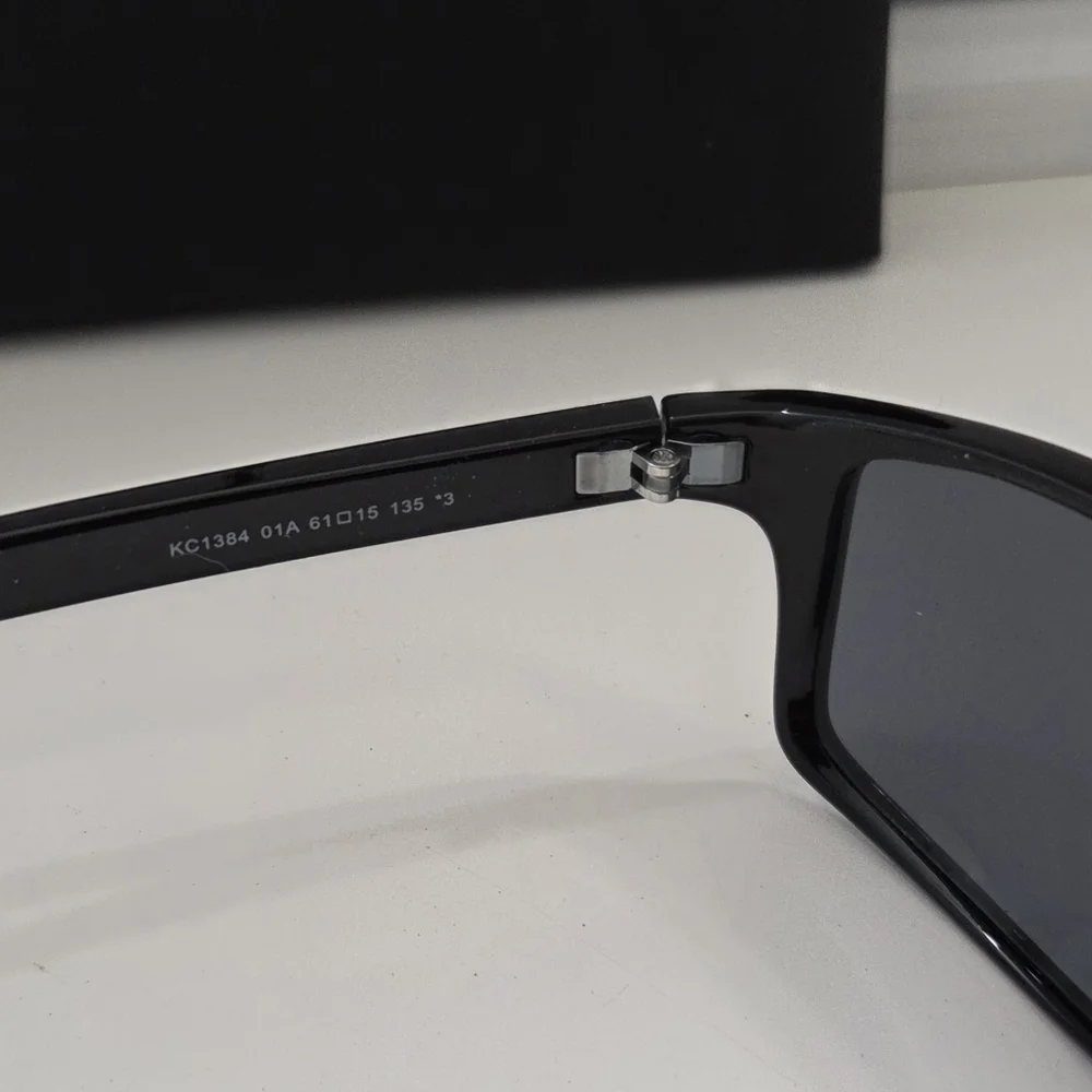 NWT Kenneth Cole Reaction KC1384 Black Wrap Sunglasses Smoke Lens Unisex